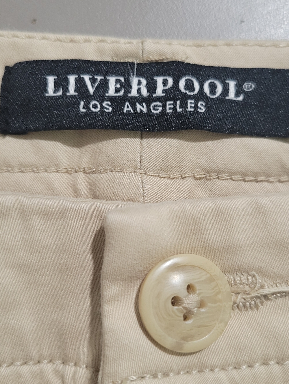 Liverpool Los Angeles Khaki Stretch Cotton Bermuda Shorts Size 6 Women's EUC... - Picture 8 of 12